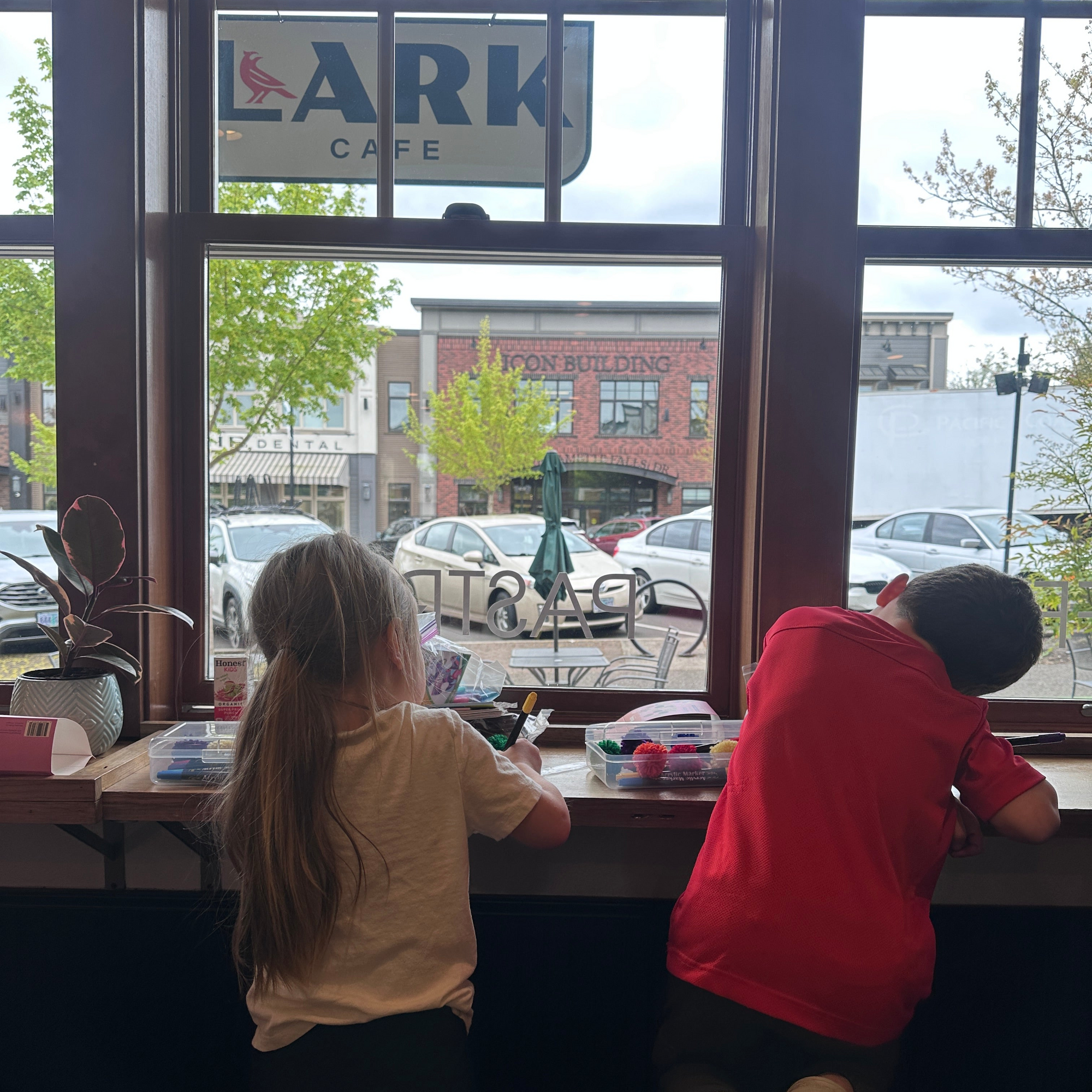 Coffee, Conversation & Creativity: The Best Screen-Free Kids Activity for Coffee Shops