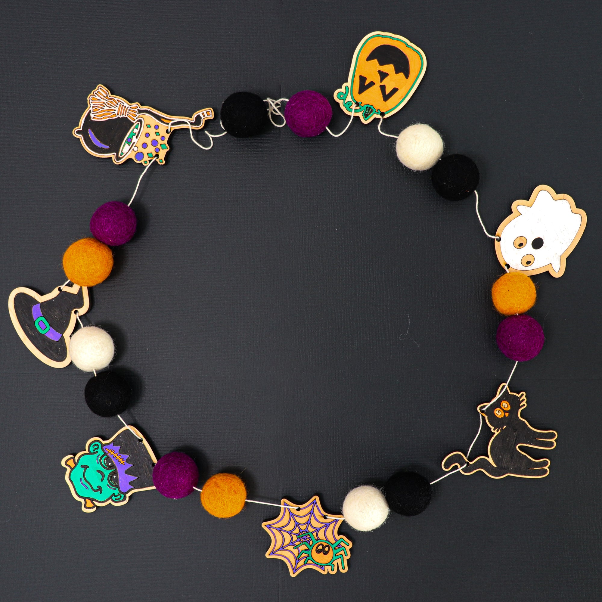 Halloween Craft  DIY Garland Kit - Spooky season = crafty season